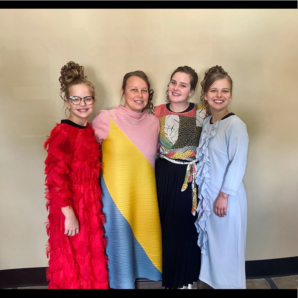 •m e e t me• - Picture 5 of 6